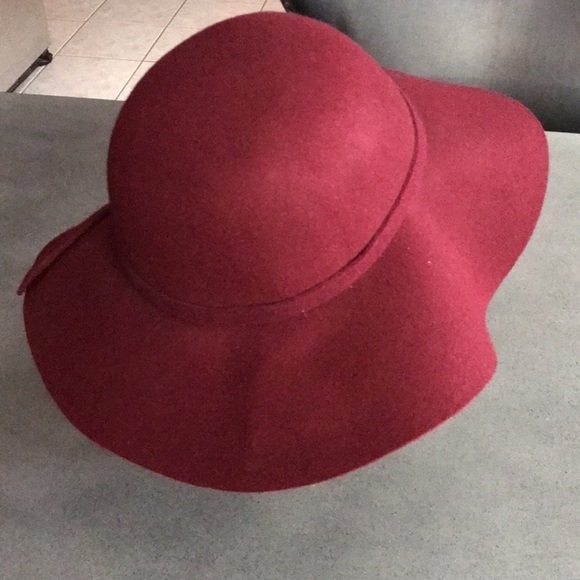 Nobia 100% wool flowy round hat in wine - Picture 3 of 10